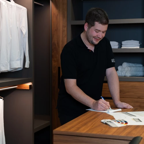 Damit deine Küchen-, Möbel- und Innenausbauträume wahr werden! ✨

Unser Planungsteam übernimmt die Leitung und Koordination deines Projekts – von der ersten Skizze bis zur Montage. Unsere...