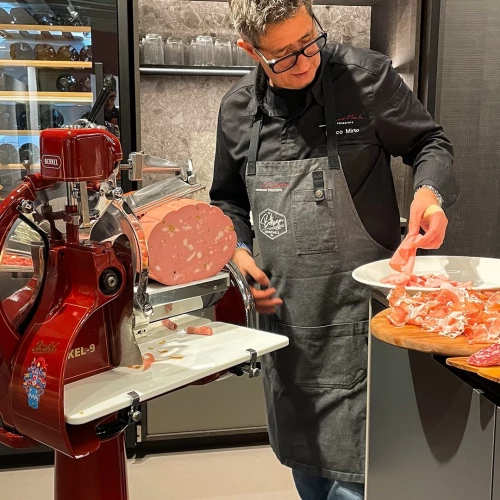 Neujahrszauber bei Keller Züberwangen ✨
Zum dritten Mal durften wir rund 300 geschätzte Gäste willkommen heissen, um gemeinsam das neue Jahr einzuläuten und „Danke“ zu sagen – für die...