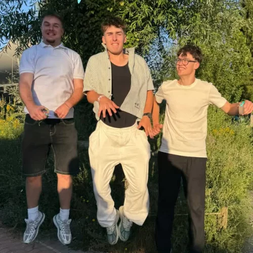 Herzliche Gratulation zur bestandenen LAP.

Ihr habt es geschafft: Wir gratulieren Justin, Livio, Marc und Loris (nicht anwesend) ganz herzlich zur erfolgreich bestandenen Lehrabschlussprüfung....