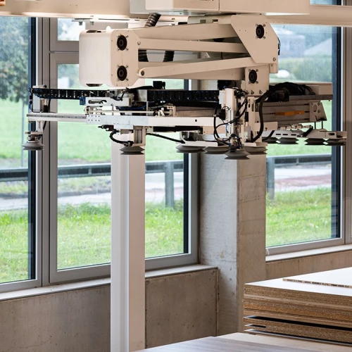 Der unsichtbare Held unserer Schreinerei 🦾 

Er arbeitet leise im Hintergrund, doch ohne ihn läuft nichts: 
Unsere Plattenzuschnittmaschine mit Flächenlager sorgt für millimetergenaue Zuschnitte,...