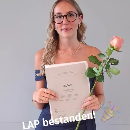 Wir sind stolz auf dich🥳

Am Samstag durfte Ilaria ihr Diplom zur bestandenen Lehrabschlussprüfung 