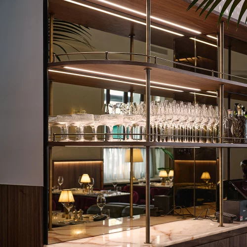Innenausbau im Capri Bistrot Zürich – ein Projekt ganz nach unserem Geschmack. ✨ 🍽️ 

Für den stilvollen Innenausbau durften wir verschiedenste Elemente realisieren – vom Kühl- und Kassenbuffet...