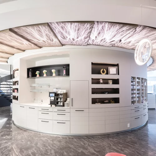 Wow, was für ein Projekt! 🤩
Für @federeraugenoptik durften wir eine komplett neue Ladeneinrichtung planen und umsetzen. Hell, modern und mit vielen spannenden Details. Da schlägt das Herz für den...