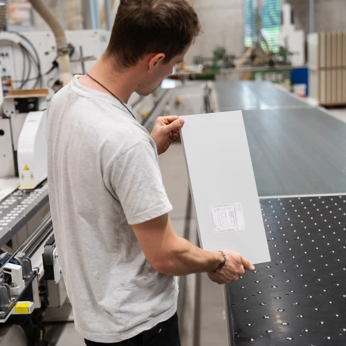 🪵 Perfekte Kanten. Präzise verarbeitet.

Unser Kantenleimer sorgt für saubere und langlebige Kanten an jeder Platte. Die Kanten werden automatisch angeleimt, exakt abgelängt, bündig gefräst und...