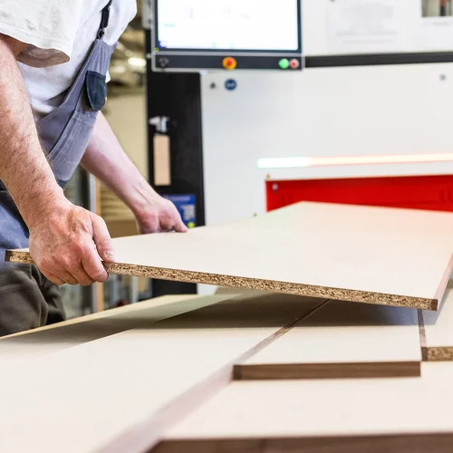 Grundlage zum perfekten Finish. 🪵 

Unsere neue Schleifmaschine bringt noch mehr Möglichkeiten in unsere Manufaktur. Ob sägerau schleifen, bürsten, Hochglanz schleifen, Kanten brechen oder Profile...